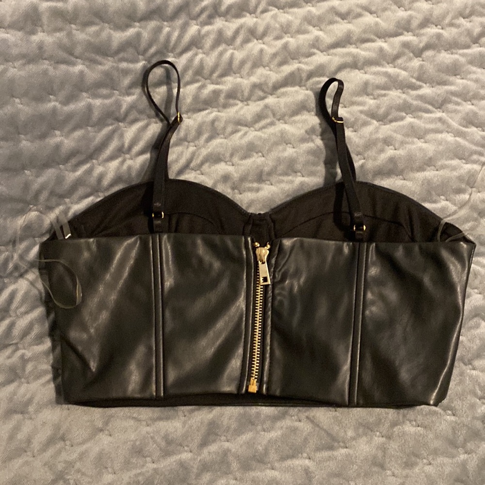 Crop top - Picture 2 of 3